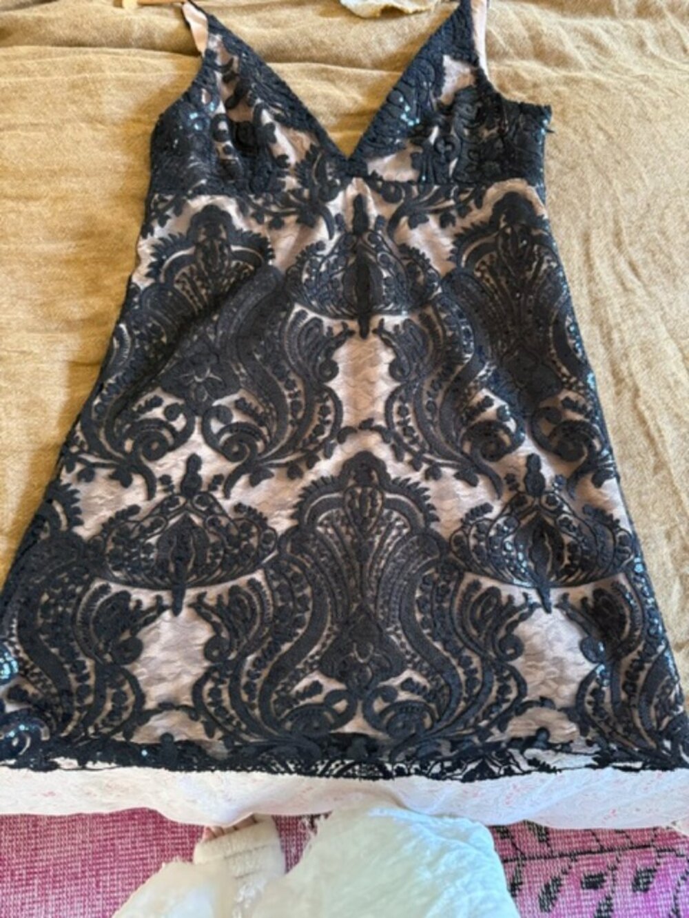 ABSolutely stunning black sequin evening dress